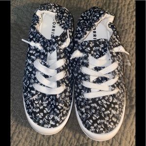 Torrid 7w floral print shoes